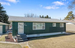 601 Harris Ct, Rolla, ND 58367