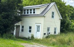 95 Lincoln St., Dexter, ME 04930