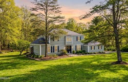 11 Mohican Drive, Middletown, NJ 07748