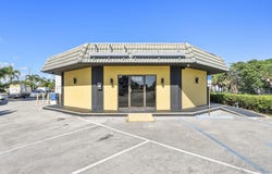 888 E Coast Avenue, Lantana, FL 33462