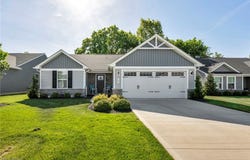 141 W Spring Drive, Elyria, OH 44035