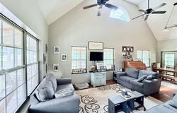 8083 Illinois Road, Houston, MO 65483