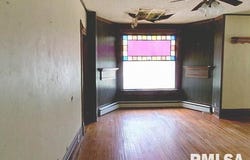 638 E ELM Street, Canton, IL 61520