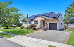 35 Jerold Street, Plainview, NY 11803