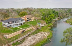 46 E Hampton, Seguin, TX 78155