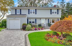 6 Bradford Road, Plainview, NY 11803