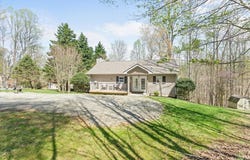 290 Dodee Ln, Union Hall, VA 24176