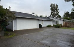 2164 24TH St, Florence, OR 97439