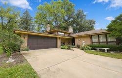 853 Edgewater Drive, Naperville, IL 60540