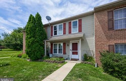 38 BATTENS Circle, LEOLA, PA 17540