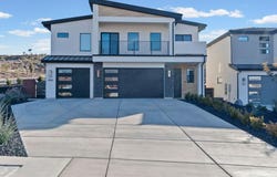 690 E Desert Cactus Dr, Washington, UT 84780