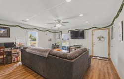 202 E 3rd St, Hillsboro, KS 67063-1103