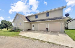 1728 Raven Avenue, Hampton, IA 50441