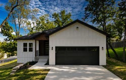 206 S 8th Avenue, Ozark, MO 65721