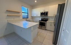 909 NE 211th St, Miami, FL 33179