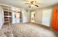 709 W North Ave, Flora, IL 62839