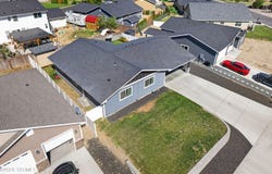609 Eagle Nest Dr, Granger, WA 98932