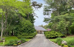 10 Peacock Path, East Quogue, NY 11942