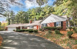 208 Tanglewood Dr, Longmeadow, MA 01106