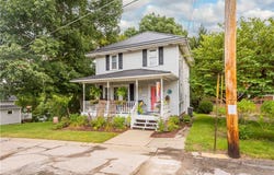 106 Arnold Ave, Houston, PA 15342