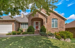 2705 E Shady Glen Drive, Springfield, MO 65804