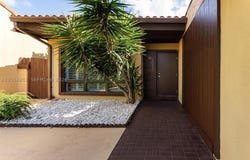 1017 NE 202nd Ln, Miami, FL 33179