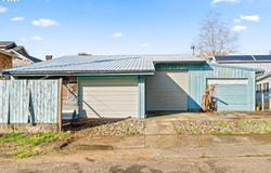 217 PITT St, Gardiner, OR 97441