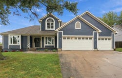 1516 Wrangler Way, Raymore, MO 64083