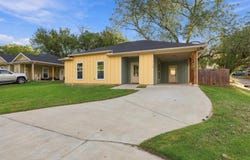 1116 S 6th Avenue, Denison, TX 75021
