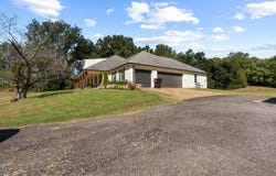 4000 JOHNSON Dr, Rossville, TN 38066