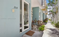 204 Washington Ave, Miami Beach, FL 33139