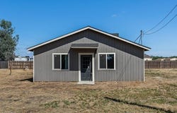 2557 E Stanford Avenue, Pixley, CA 93256