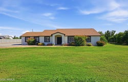 2830 E RYAN Road, Gilbert, AZ 85297