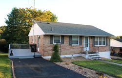 2208 DAVIS ST, STAUNTON, VA 24401