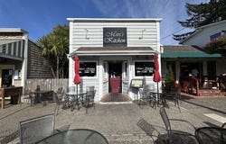 1277 BAY St, Florence, OR 97439