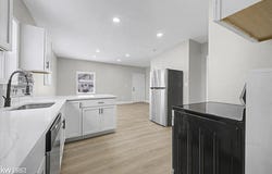 586 E Hayes Avenue, Hazel Park, MI 48030