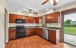 1107 N 10th Avenue E, Newton, IA 50208