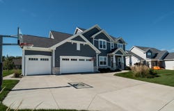 W223N4515 Boxleaf Ln, Pewaukee, WI 53072