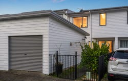 8/3 Hulme Place, Henderson, Waitakere City