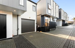 2/125 Ridge Road, Howick, Manukau City