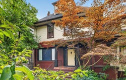 118 Queens Avenue, New Westminster, British Columbia V3L 1J5