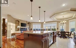 3221 77 Street SW, Calgary, Alberta T3H5M1