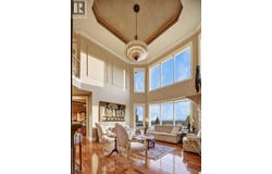 3221 77 Street SW, Calgary, Alberta T3H5M1