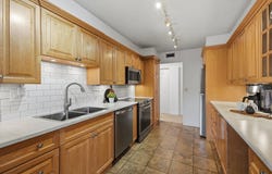 80 Av. Lorne 607, Saint-Lambert, Quebec J4P 3R6