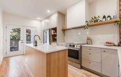 532 Av. Pine, Saint-Lambert, Quebec J4P 2P3