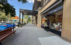 1126 Av. Bernard, Montreal, Quebec H2V 1V3