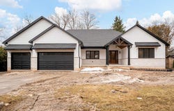 9 Maple Grove Road, Caledon, Ontario L7K0Z2