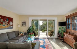 1433 Faircliff Lane 416, Victoria, British Columbia V8S 3J6