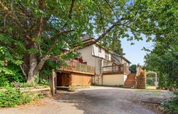 118 Queens Avenue, New Westminster, British Columbia V3L 1J5