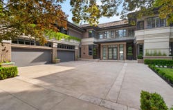 17 Alderbrook Drive, Toronto, Ontario M3B 1E3